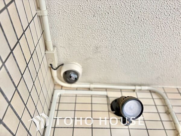 【security　camera】◆防犯カメラ◆お子様だけで留守番の時も安心の防犯カメラ。住まいの防犯に一役買ってくれます。
