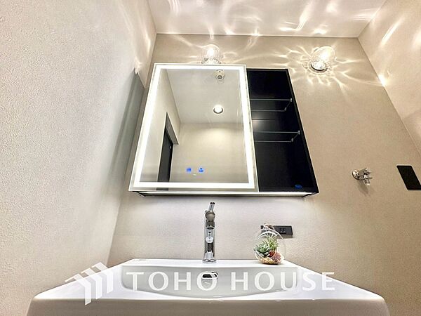 【WASHROOM】◆快適◆煌びやかな暮らしの中にも忘れたくない快適さ。大きな収納が助けてくれます。