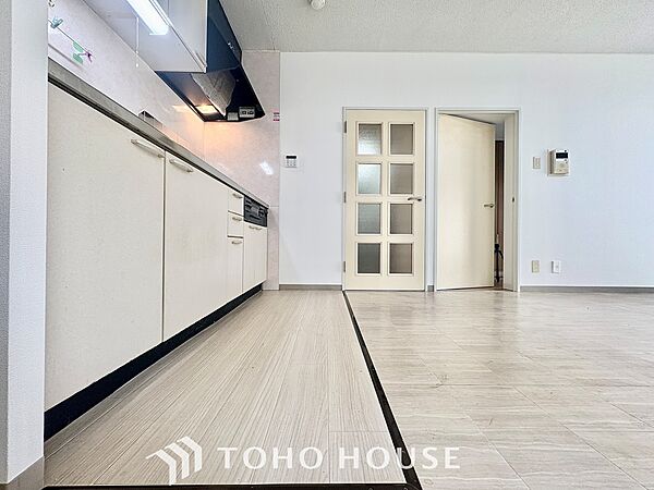 ここにはみんなが集い、食事と楽しい会話が始まる。話に夢中になりすぎて、ついつい時を忘れ夜半過ぎになってしまう。そんな束の間の幸せを感じさせてくれる場所でありたい。