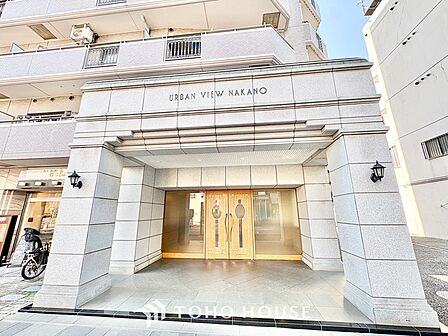 ◆キッチン◆美しく使いやすいキッチンは油汚れが簡単に拭き取れる素材で加工されており、浄水器シャワーから流す水の音を軽減する静かなシンクを採用。見えないところにさり気ない配慮が嬉しいですね