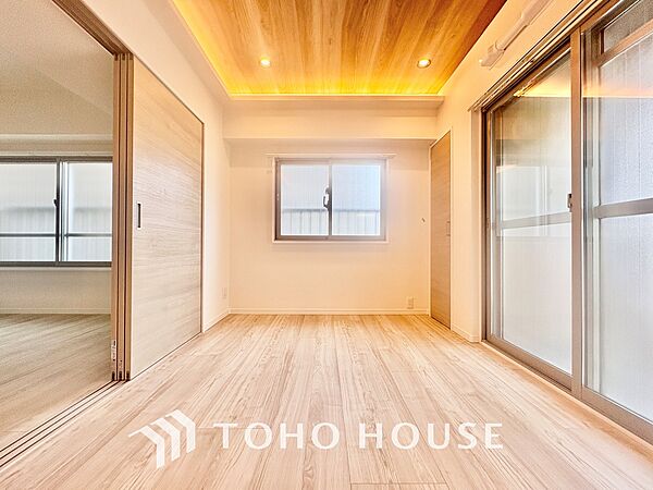【LIVING】◆眩い◆光が燦々と入り、家族の笑顔を照らす。「いつまでも続いて」と願う夢のような毎日がここにある。