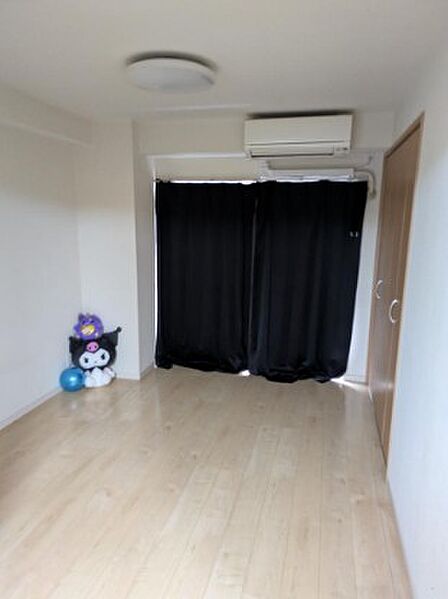 ほんの少しのこだわり。ちょっとした色使いがその家がもつ雰囲気、趣(おもむき)を携え、暮らす家族や訪ねてくる友人・知人に新鮮な香りを運んできます。