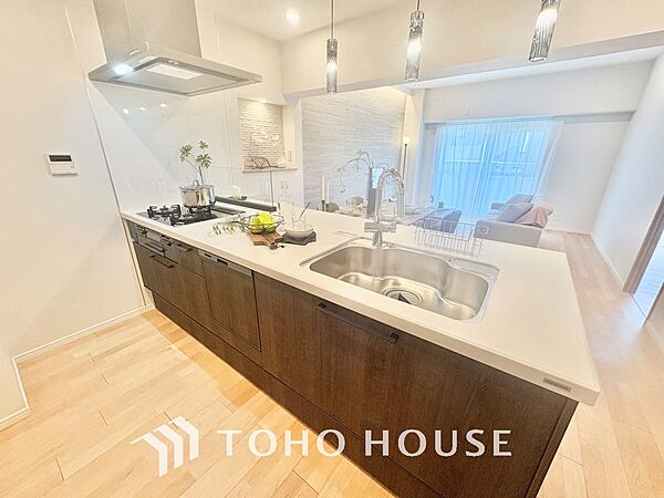 【KITCHEN】◆開放的◆後片付けが楽なシステムキッチン。収納スペースの充実！