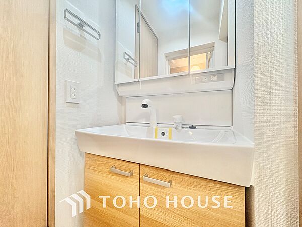【WASHROOM】◆快適◆煌びやかな暮らしの中にも忘れたくない快適さ。大きな収納が助けてくれます。