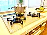 キッチン：【KITCHEN】◆家族のおはよう◆の声を笑顔で迎えてあげられるシステムキッチン。朝ごはんが楽しみでちょっと早起きしたくなるんです。