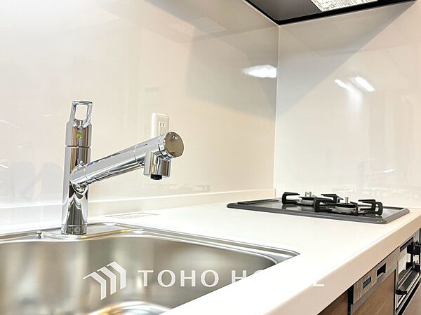 ◆愛育◆キッチンは家族の絆を育む大切な空間。シンプルで使い易いSystemKitchenで愉しく作る料理は愛情のある美味しいご馳走に。家族で使える広々としたダイニングキッチンです。