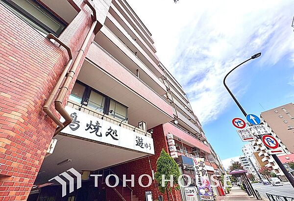 街並みに美しく映える洗練された外観。住まう誇りを感じられる、魅力あふれる佇まいです。