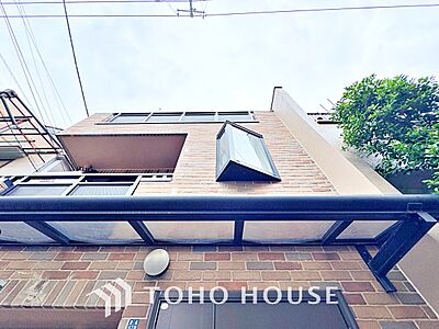 外観：通風・採光にも優れ、心地よい光と風があふれています。贅沢といえるほどの豊かな居住性と、プライドを満たすクオリティが見事に調和した住空間。新築戸建でなければ体感できないひとときをご体感頂ける筈です。