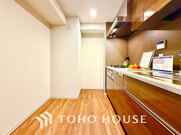 【KITCHEN】◆ワクワク◆開放的で機能性も高いシステムキッチン。お子様は毎日のご飯にワクワク！