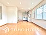 室内：【リビング】食事も団らんもくつろぎも、この空間が暮らしの中心に。