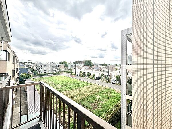 【外観】整った街並みに映える外観デザイン。住環境の良さを感じられる住まいです。