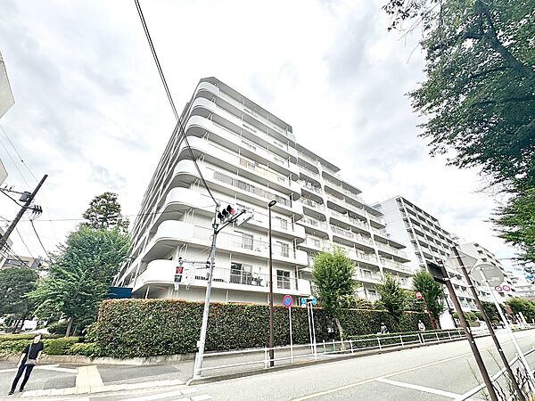 【外観】堂々としたフォルムが印象的な外観。帰宅するたびに安心感を与えてくれるマンションです。