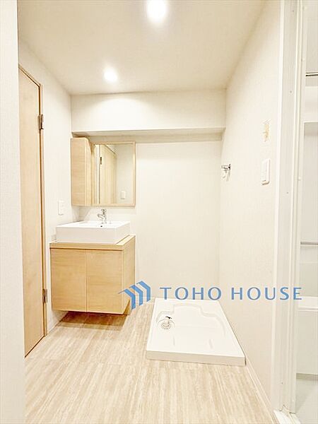 【WASHROOM】◆快適◆煌びやかな暮らしの中にも忘れたくない快適さ。大きな収納が助けてくれます。