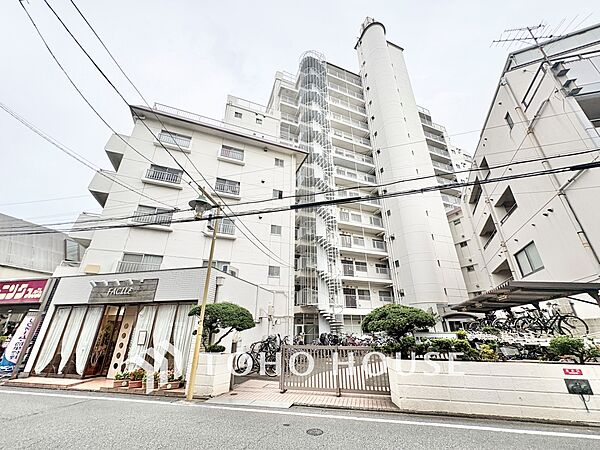 ◆共有空間◆些細な事でほっぺを膨らまして怒る君。それでも僕達はこれからも一緒だよ。喧嘩をしても離れたくないから一つはさんだ同じ場所にいる。分かるよ。そこに君が