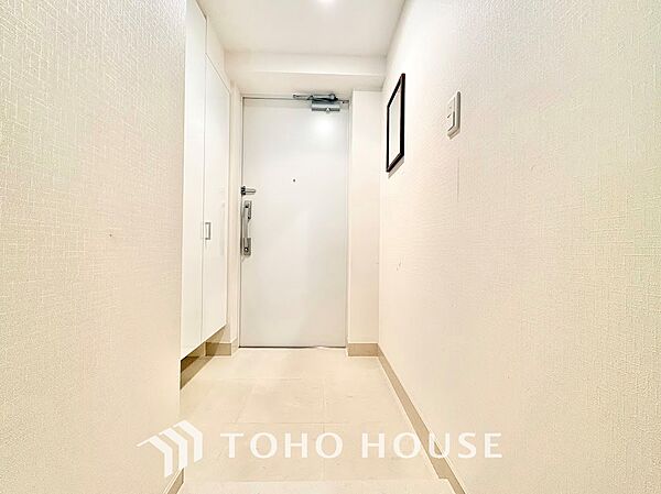真っ直ぐに行く。新たな生活へ。これから歩むその一足がまた新たな道となる。