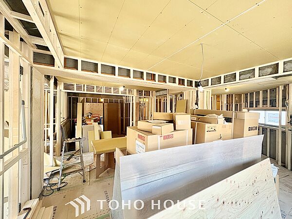 【改装中】手元の収納から、足元の収納までが全てスライド式で、奥のスペースまで有効に活用できます。奥まで上から見渡せるので、たまにしか使わない調理器具もサッと取出せます。