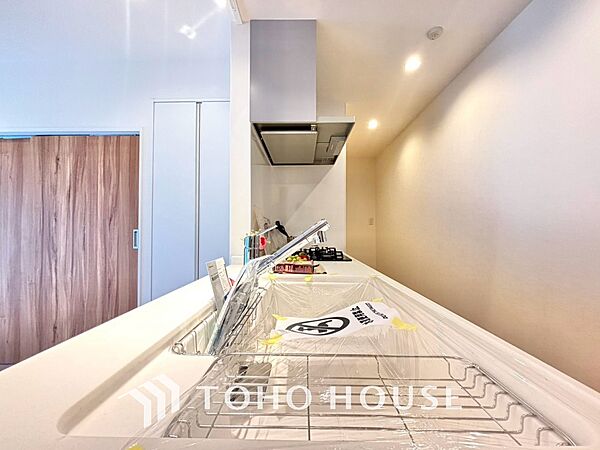 ◆愛育◆キッチンは家族の絆を育む大切な空間。シンプルで使い易いSystemKitchenで愉しく作る料理は愛情のある美味しいご馳走に。家族で使える広々としたダイニングキッチンです。