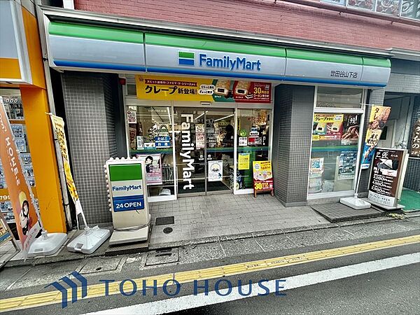 ファミマ豪徳寺駅前店