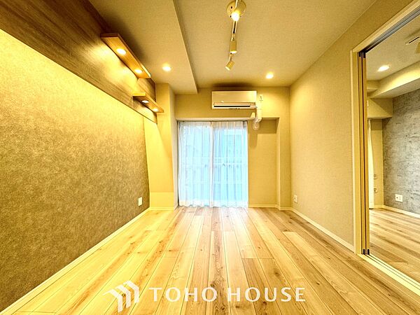 【Ease】家族個々の安らぎの空間。プライベートなBedRoomは暮らす方の感性で造り上げたいもの。誰もが好みで飾れるシンプルな室内に仕上げてあります。