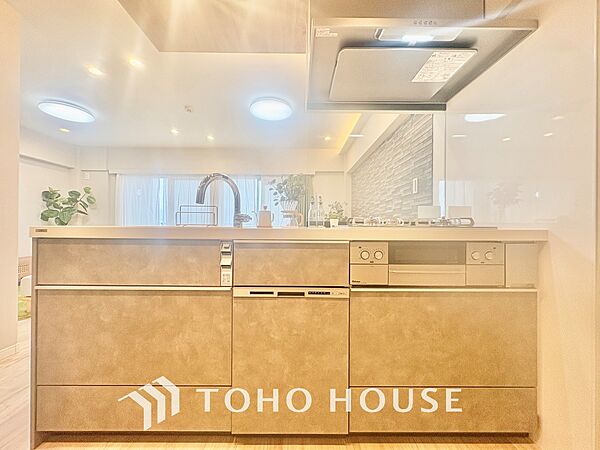 【KITCHEN】愛おしい家族との団欒の時間をより一層幸せなものに感じさせる煌びやかなLDK。輝かしい毎日が待っています。