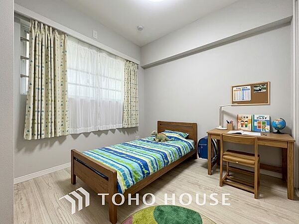 ※生成AIによるイメージです。家具・小物は販売価格に含まれません。【PRIVATE ROOM】◆属毛離裏◆子は父を手本とし、母に愛育されて成長する。家族の深い繋がり。いつまでも大切にしたい。
