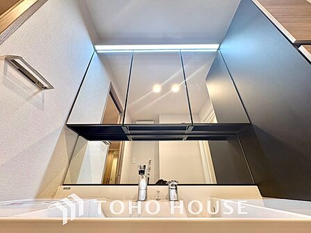 【WASHROOM】◆快適◆煌びやかな暮らしの中にも忘れたくない快適さ。大きな収納が助けてくれます。
