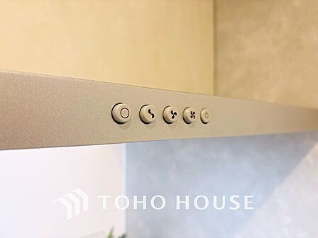 【KITCHEN】◆開放的◆後片付けが楽なシステムキッチン。収納スペースの充実!