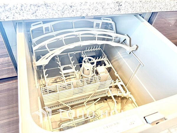 【キッチン】家事動線にも配慮され、暮らしをスムーズにしてくれます。