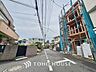 外観：【前面道路】前面道路はゆとりのある幅員で、お車の出し入れもスムーズに行えます。