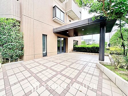 エントランスはマンションの顔。清潔感、存在感のあるエントランスは居住者の心を豊かにする。