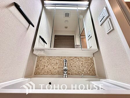【WASHROOM】◆快適◆煌びやかな暮らしの中にも忘れたくない快適さ。大きな収納が助けてくれます。