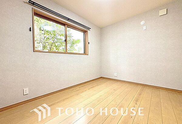使いやすく、明るい洋室に仕上がります。子供部屋や趣味のお部屋にご利用できます。ご自身で家具などを配置し、素敵な空間を創り上げられます。