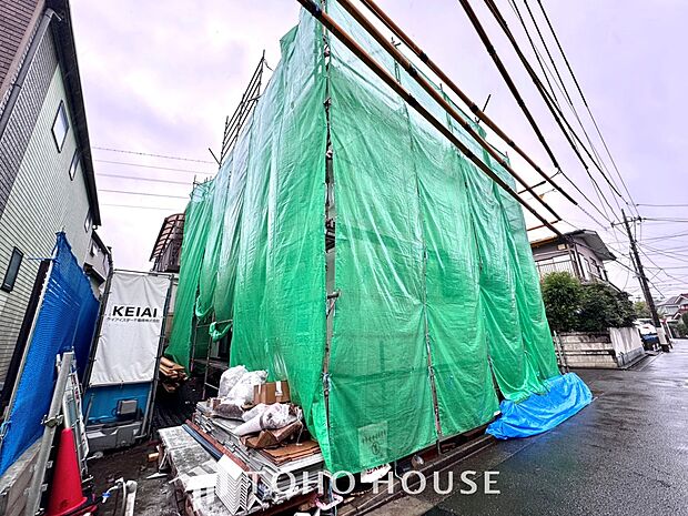 【Green orchestra】◆緑の匂いに誘われて◆目を閉じれば深緑の香り。五感を研ぎ澄まし、日々の疲れを心から癒してくれる。深呼吸するほどに爽やかな薫りたち込める新緑にそと微笑む私達。