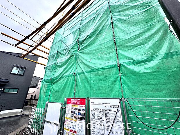 【そよぐ風、緑の香り】澄み切った空気。移ろう季節の中、ゆっくりと流れる時間を、大切な人と愛でる至福。幸せを噛みしめる穏やかな生活。