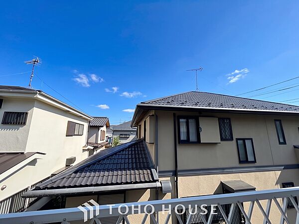 【Bathroom】◆風呂◆奥行きが長く足を延ばしてもラクラクのスペース。体の大きい方でも嬉しいワイドサイズ。また、カビが付きにくく軽くこすれば簡単に落ちるお掃除ラクラク仕様です。