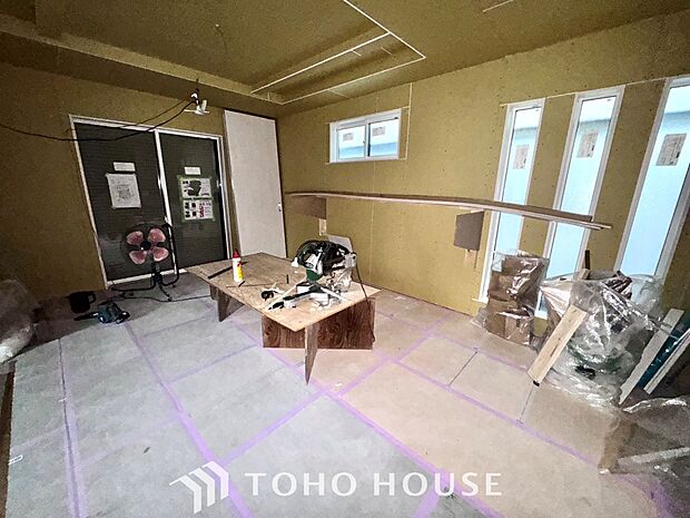 ◆美しく使いやすいキッチンは油汚れが簡単に拭き取れる素材で加工されており、浄水器シャワーから流す水の音を軽減する静かなシンクを採用。見えないところにさり気ない配慮が嬉しい。
