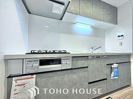 ◆愛育◆キッチンは家族の絆を育む大切な空間。シンプルで使い易いSystemKitchenで愉しく作る料理は愛情のある美味しいご馳走に。家族で使える広々としたダイニングキッチンです。