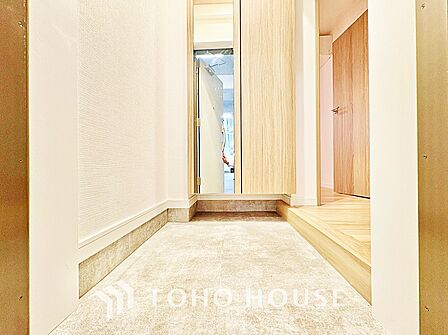 【Exterior】整ったフォルムが印象的な佇まい。シンプルだからこそ美しい設計。街と調和する住まいです。