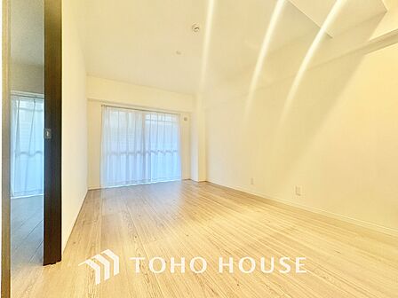 【LIVING】家族みんなが集うこの場所で、あなただけのSTORYを。あなたが笑い、家族が笑い、幸せが溢れる夢のような毎日を。