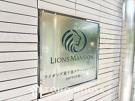 ほんの少しのこだわり。ちょっとした色使いがその家がもつ雰囲気、趣(おもむき)を携え、暮らす家族や訪ねてくる友人・知人に新鮮な香りを運んできます。