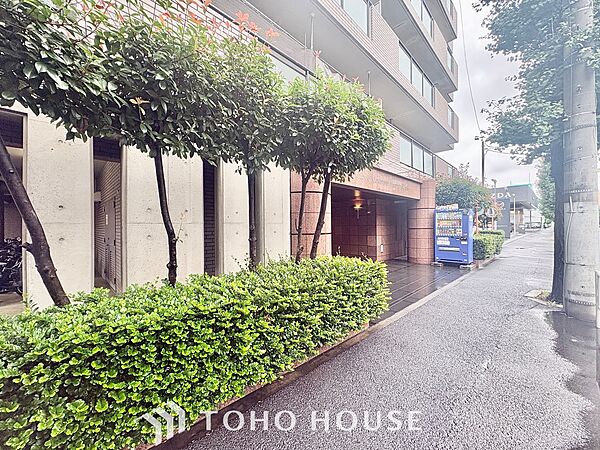 ここにはみんなが集い、食事と楽しい会話が始まる。話に夢中になりすぎて、ついつい時を忘れ夜半過ぎになってしまう。そんな束の間の幸せを感じさせてくれる場所でありたい。