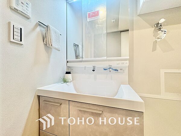 【WASHROOM】◆快適◆煌びやかな暮らしの中にも忘れたくない快適さ。大きな収納が助けてくれます。