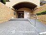 エントランス：【Entrance】仕事は好きだ。でも今日という一日はあまり芳しくない日もある。とぼとぼと家路に付く頃、ふと目を上げると我が家のエントランス。