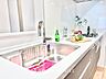 キッチン：◆愛育◆キッチンは家族の絆を育む大切な空間。シンプルで使い易いSystemKitchenで愉しく作る料理は愛情のある美味しいご馳走に。家族で使える広々としたダイニングキッチンです。