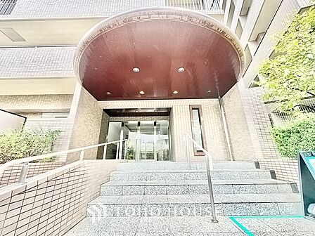ちょっとした色使いがその家がもつ雰囲気、趣(おもむき)を携え、暮らす家族や訪ねてくる友人・知人に新鮮な香りを運んできます。