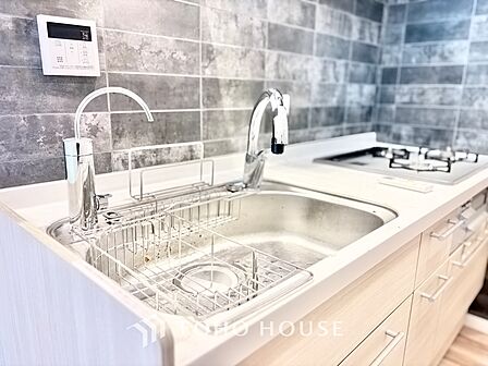 ◆愛育◆キッチンは家族の絆を育む大切な空間。シンプルで使い易いSystemKitchenで愉しく作る料理は愛情のある美味しいご馳走に。家族で使える広々としたダイニングキッチンです。