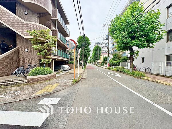 Z見上げれば高い空。手を伸ばせば吸い込まれそうな突き抜ける空間。空が高いと気持ちも高揚する。しばらく忘れていた、空を楽しむ生活を始めませんか。