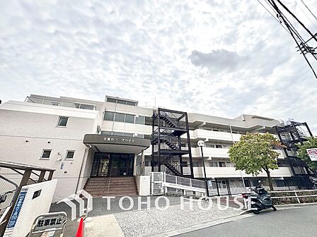 【外観】堂々としたフォルムが印象的な外観。帰宅するたびに安心感を与えてくれるマンションです。