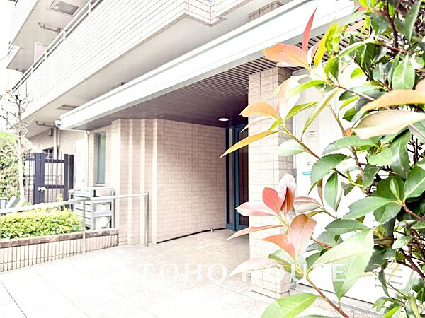【外観】堂々としたフォルムが印象的な外観。帰宅するたびに安心感を与えてくれるマンションです。