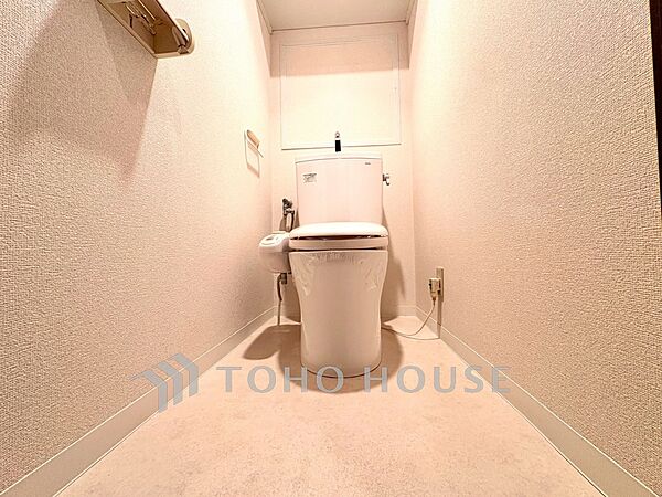 【トイレ】落ち着いた空間に仕上がっており快適にご使用できそうです。